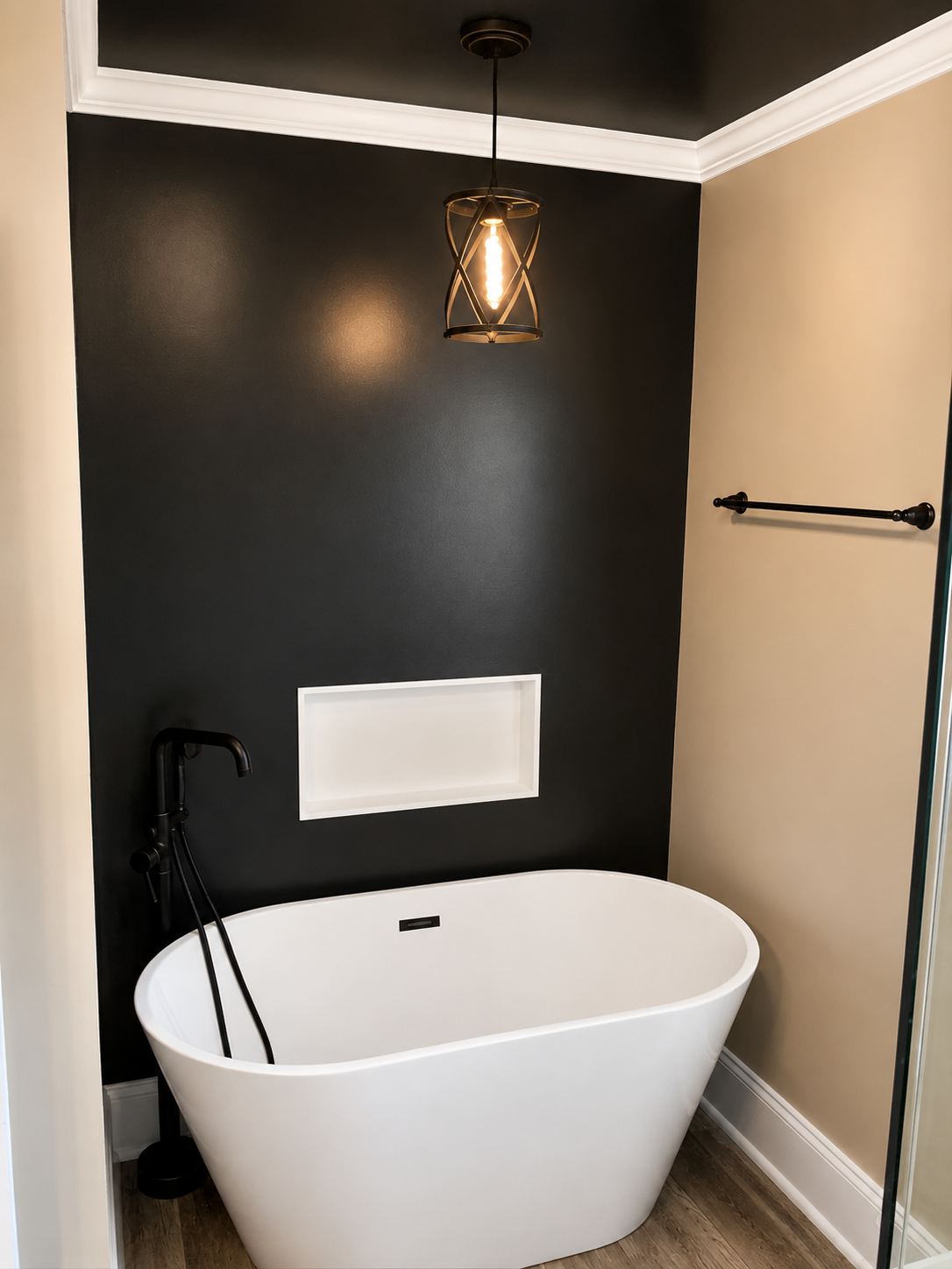 Freestanding soaking tub